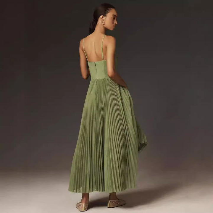 Elena – Eleganz in Salbeigrün