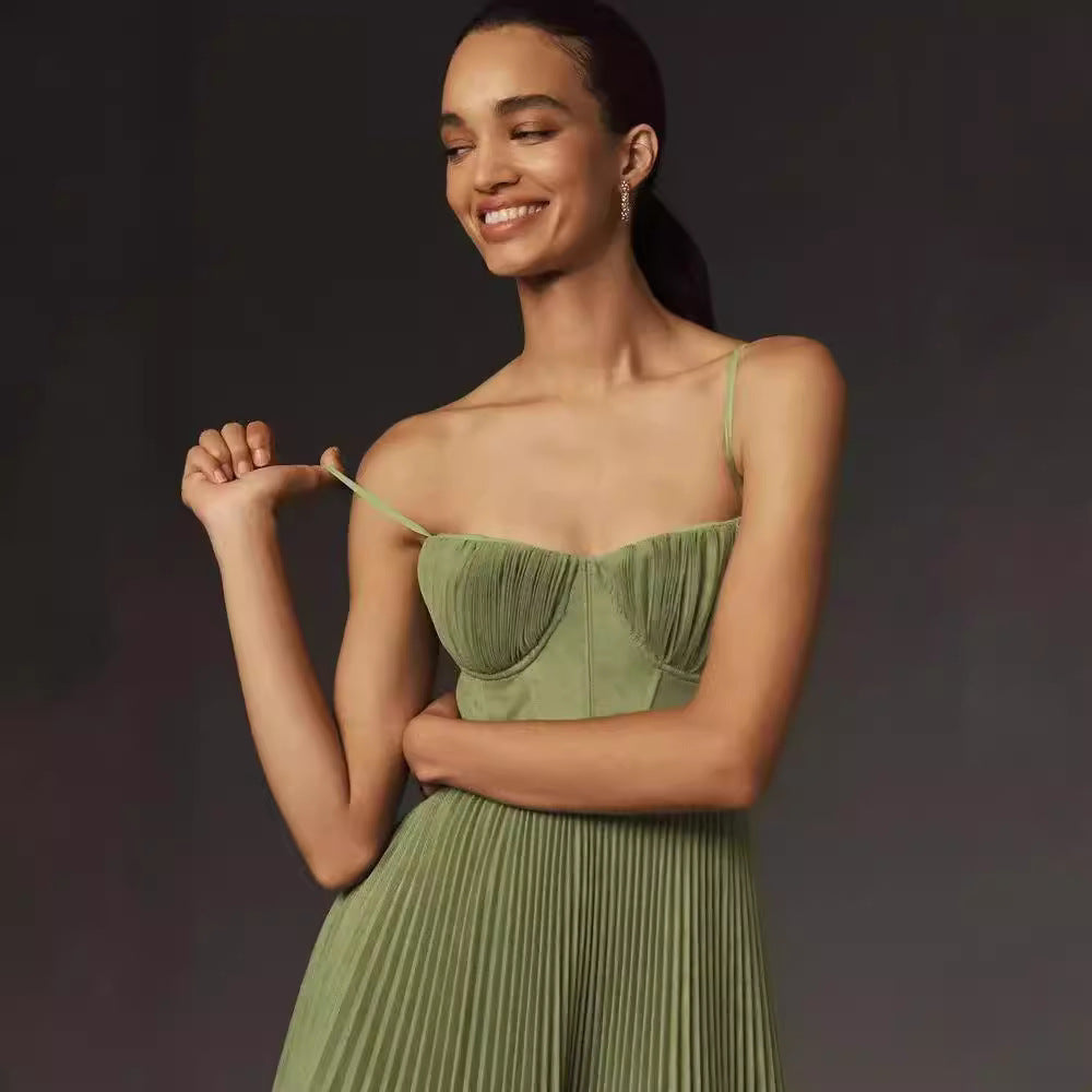 Elena – Eleganz in Salbeigrün